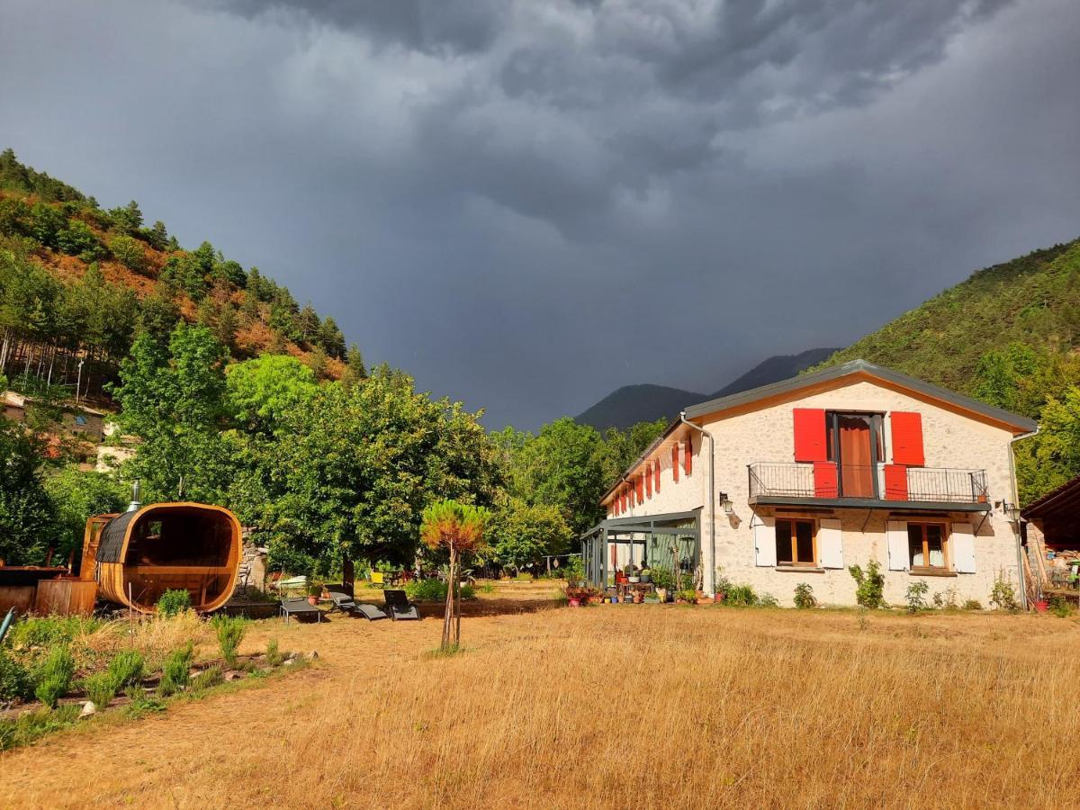 La Bergerie A Menee Hotel Chatillon-en-Diois Exterior photo